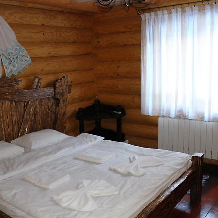 Hotel Berloga-Sinevir Synevyrsʼka Polyana Екстериор снимка