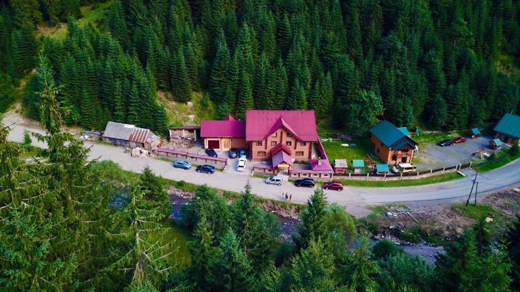Hotel Berloga-Sinevir Synevyrsʼka Polyana Екстериор снимка