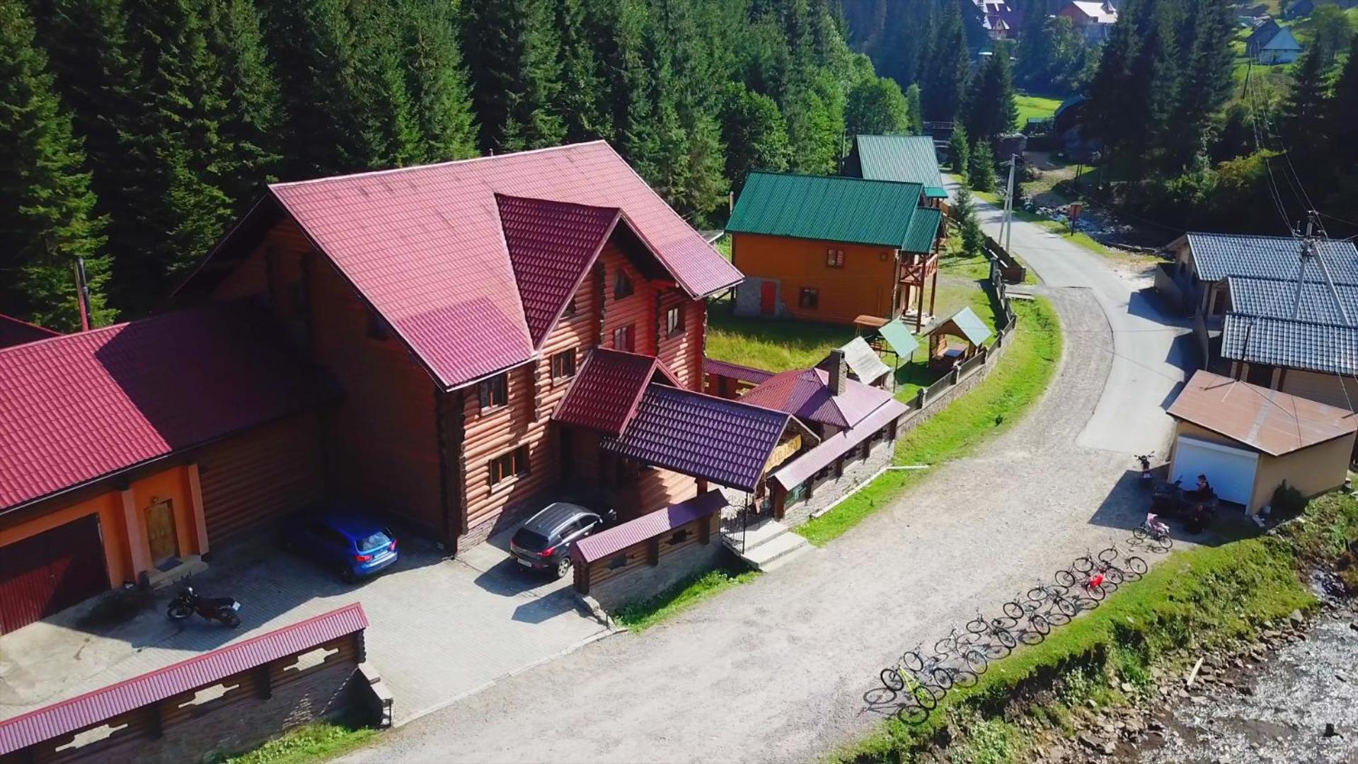 Hotel Berloga-Sinevir Synevyrsʼka Polyana Екстериор снимка