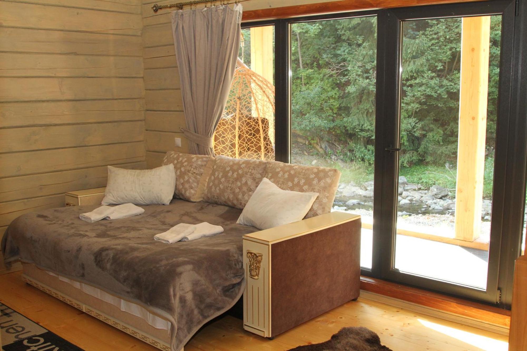 Hotel Berloga-Sinevir Synevyrsʼka Polyana Екстериор снимка