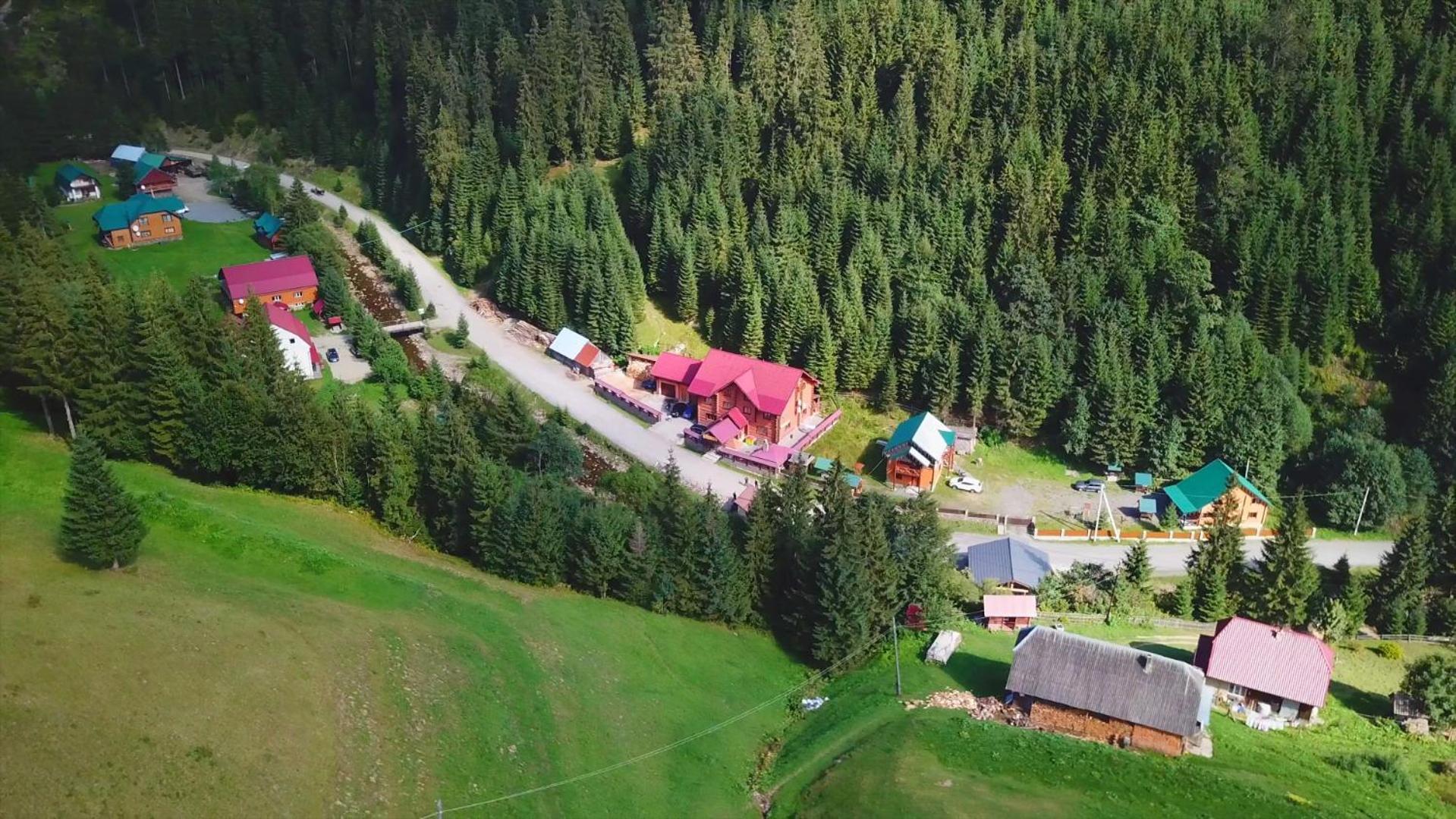 Hotel Berloga-Sinevir Synevyrsʼka Polyana Екстериор снимка