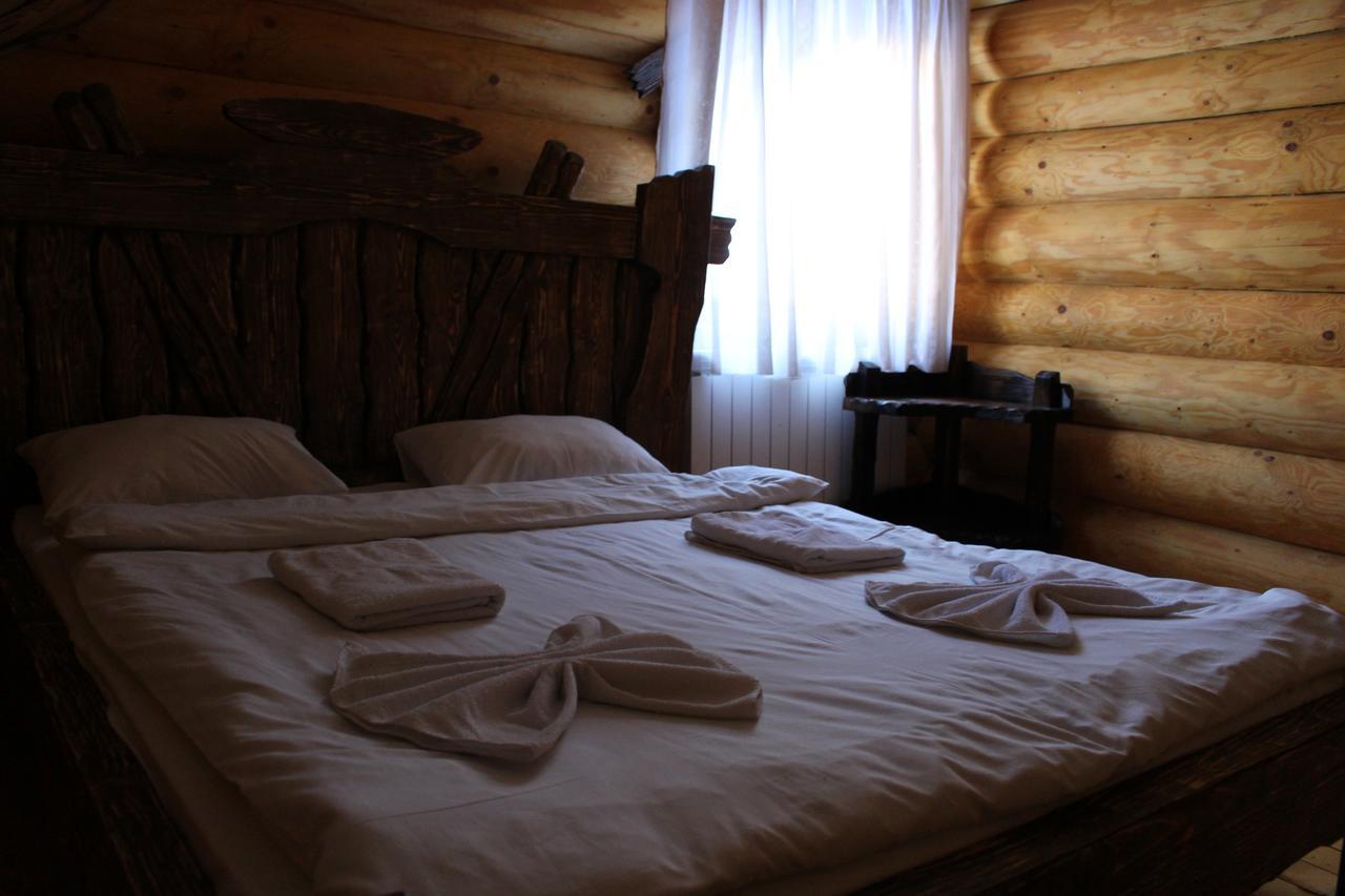 Hotel Berloga-Sinevir Synevyrsʼka Polyana Екстериор снимка
